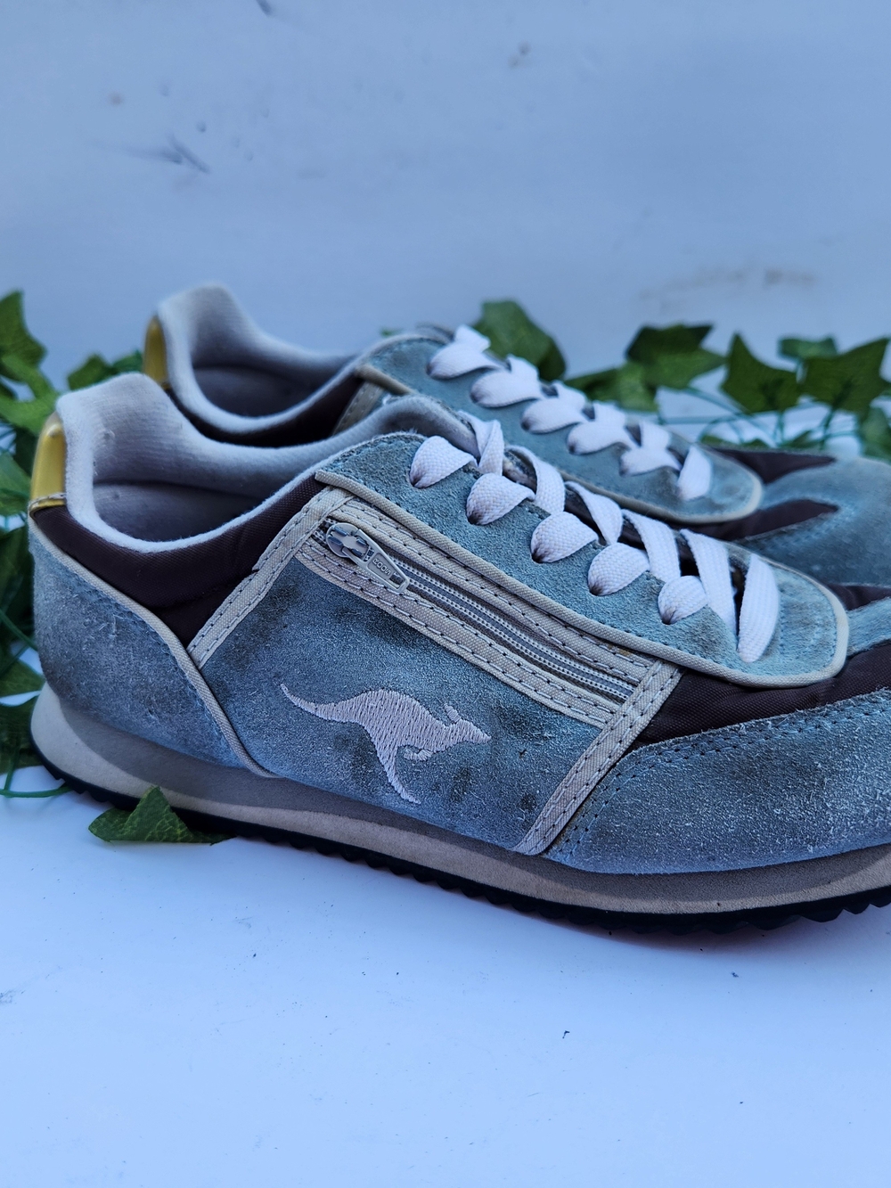 Women's KangaROOS sneakers Size 7.5 light Blue Suede
